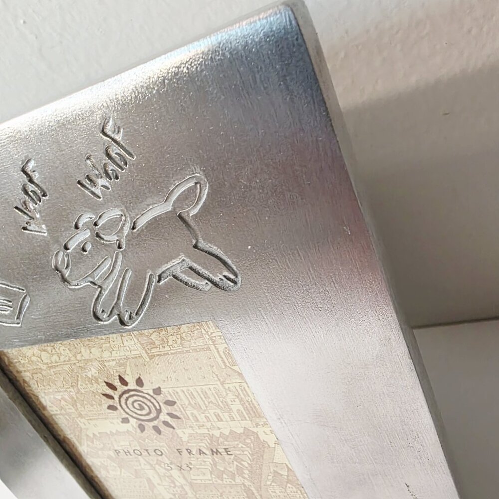 Vtg Free Standing Metal Photo Picture Frame Puppy Dog Chasing Mail Woof Woof - Picture 3 of 7